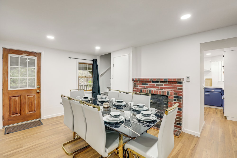 Updated Getaway w/ Sauna & Yard in Bloomsbury!