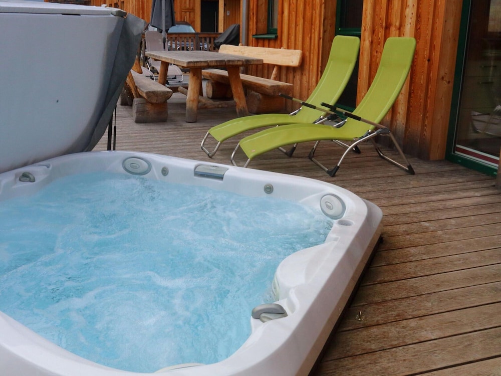 Modern Chalet in Sankt Georgen ob Murau with Hot Tub