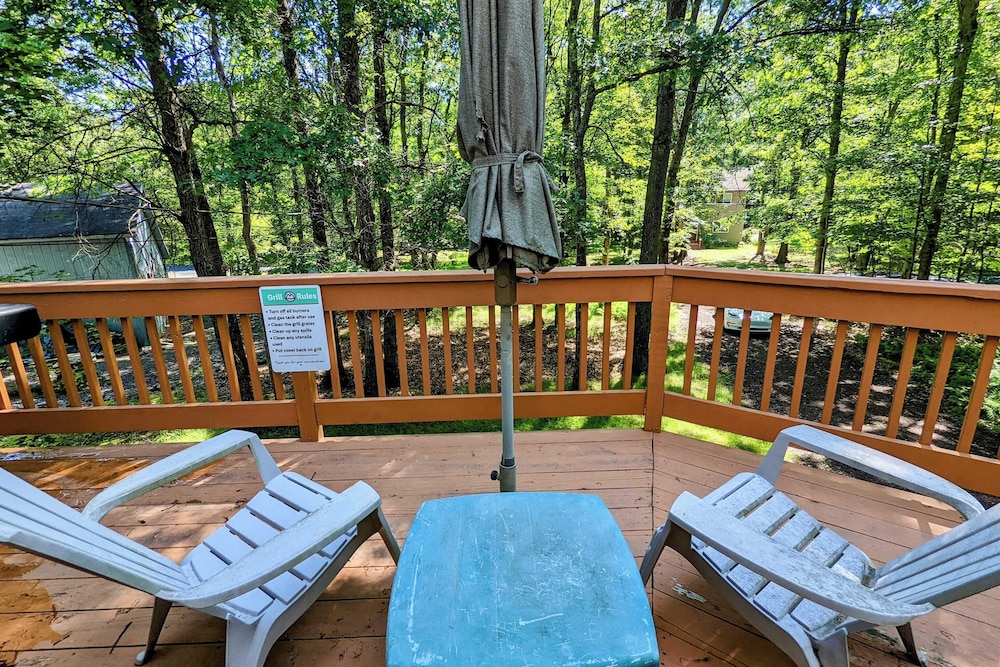 The Bear Foot Lodge by Avantstay Game Room, Deck, Beach/lake Access