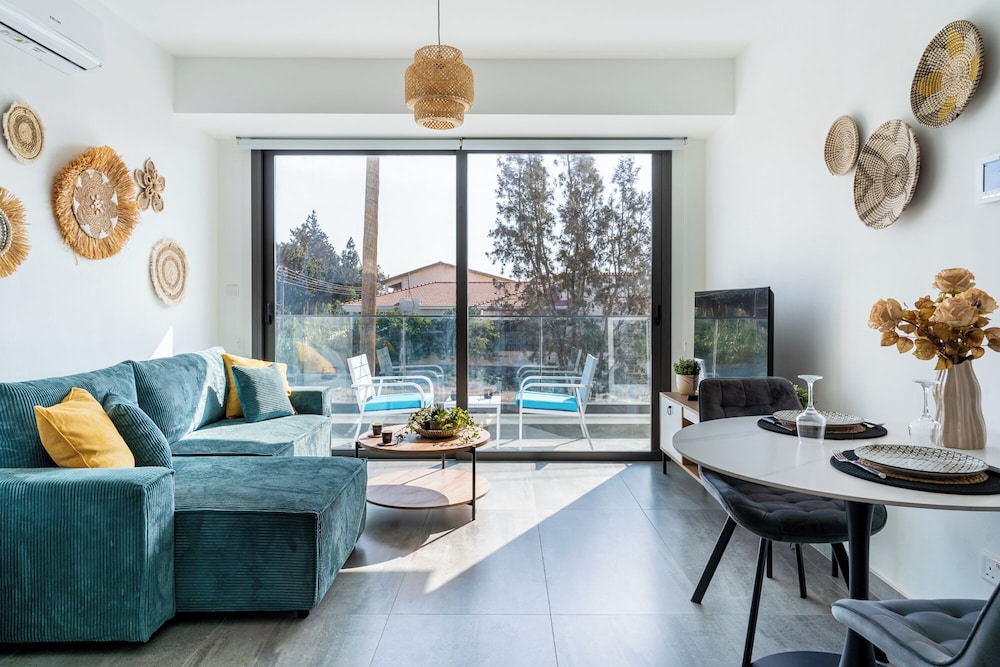 Azoria - Stylish 1-BR Apartment in Kiti