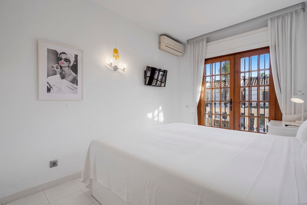 La Campana Apartment With Pool - Ref 60