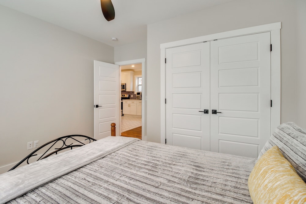 Private Balcony: Spacious, Updated Savannah Apt!