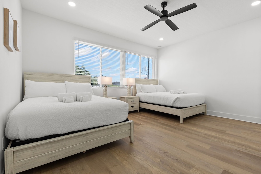 NEW Casa Sol Casa Cielo - Luxurious Newly Built Tampa Townhouses In Prime Location