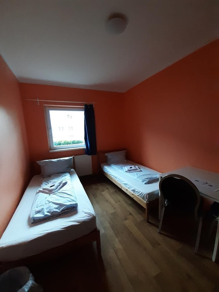 2-Rent Group Hostel Rooms&Apartments TUB19A