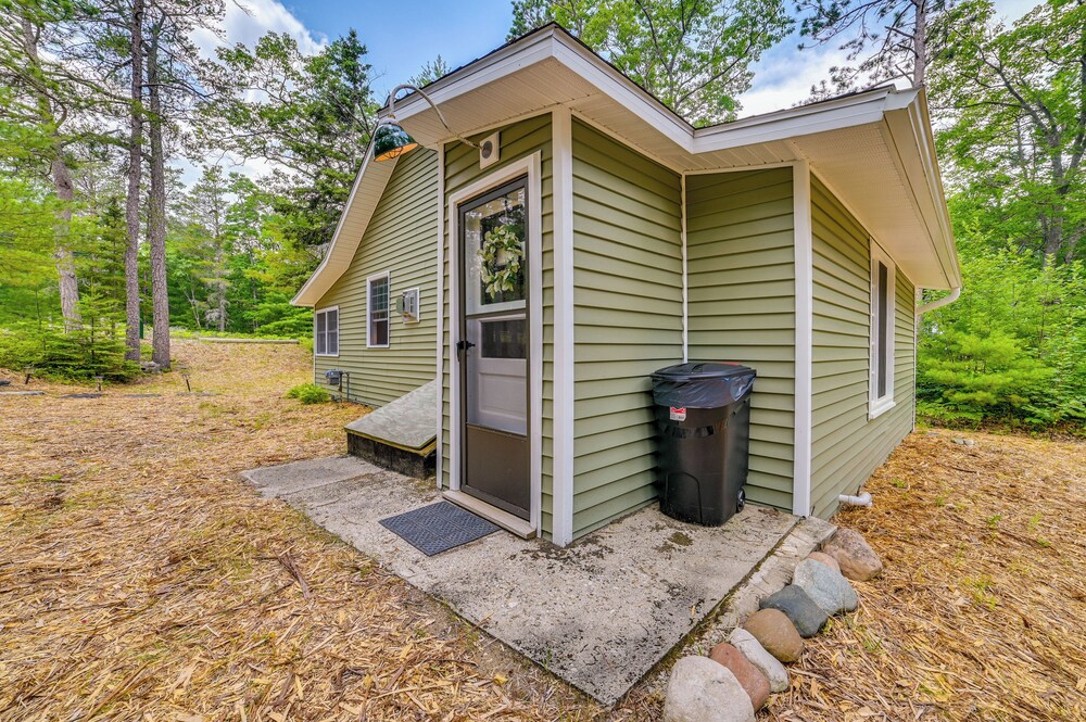 Enchanted Lake Huron Cottage w/ Beach Access! view 5