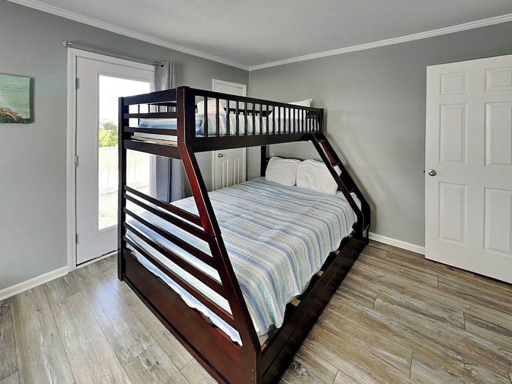 Starfish Escape by Topsail Realty