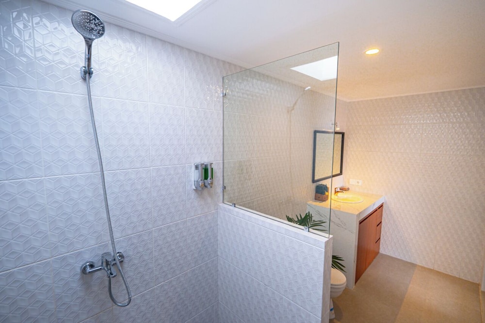 Crystal Flow Guest House & Apartment Canggu