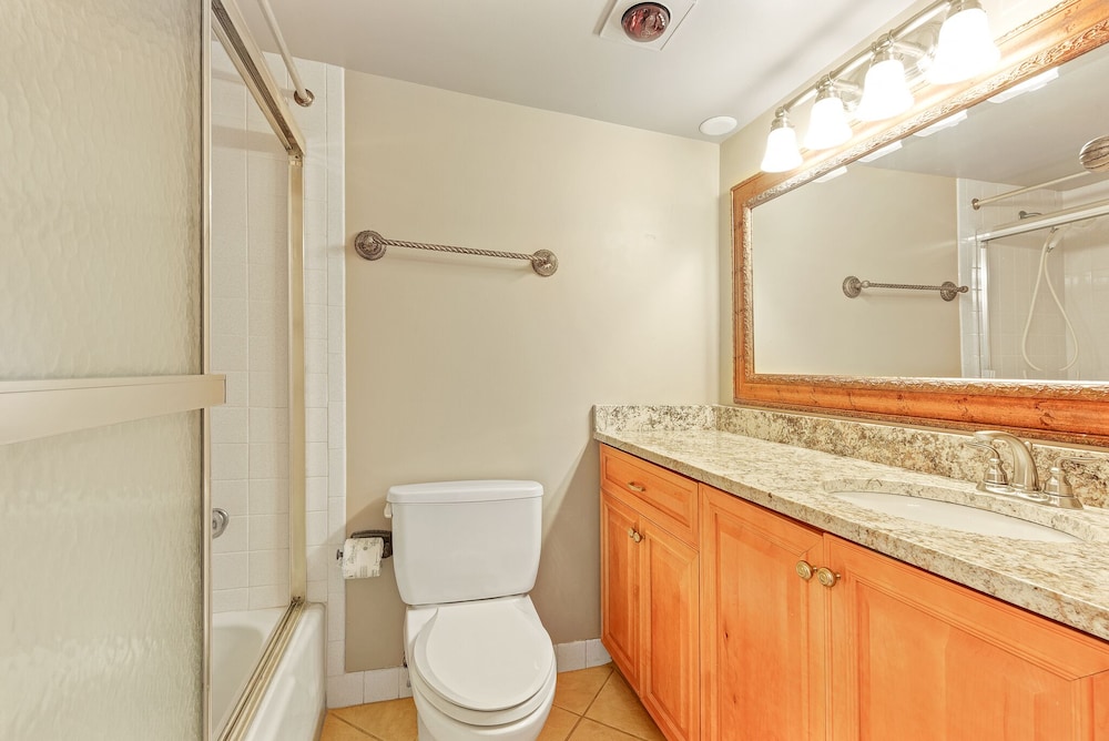 Surfside Condo 503 by Vtrips view 4