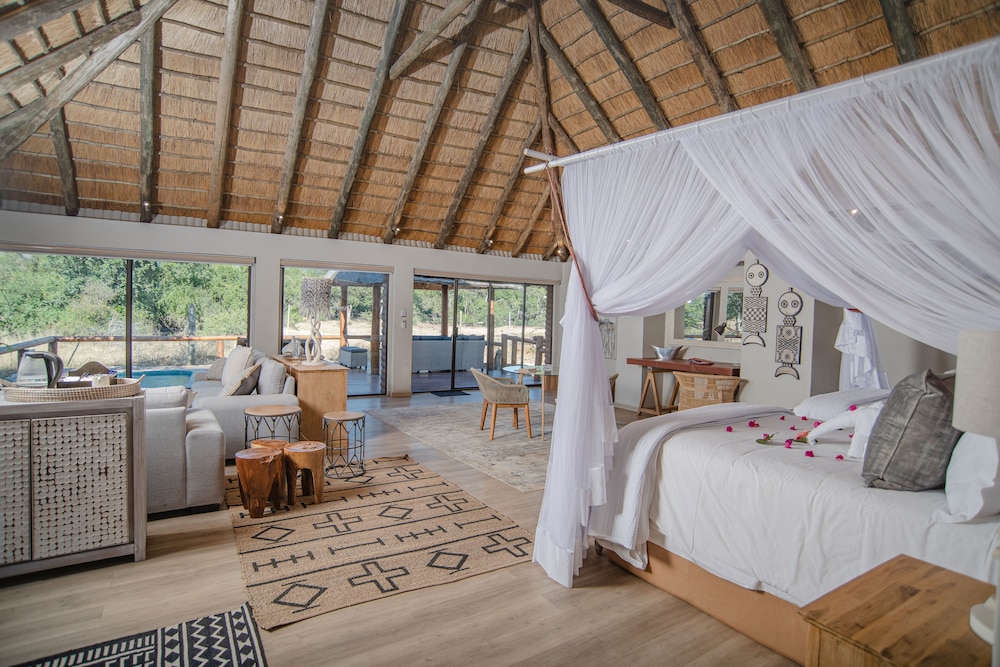 Karongwe - River Safari Lodge