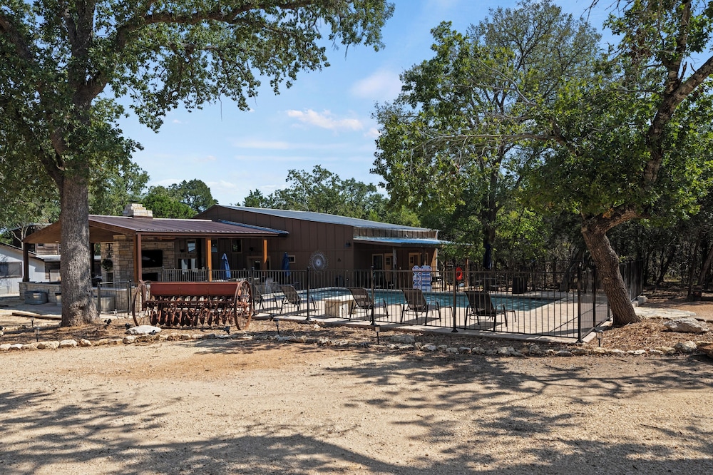Terracotta Retreat Wimberley Sleeps 58