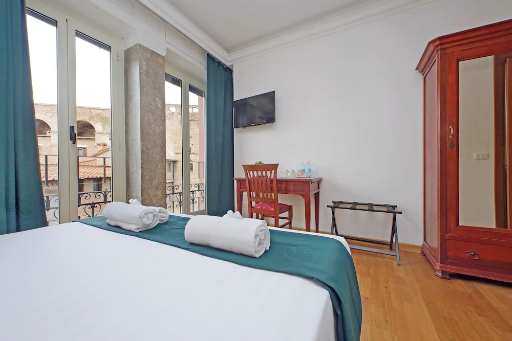 Romulus Rooms