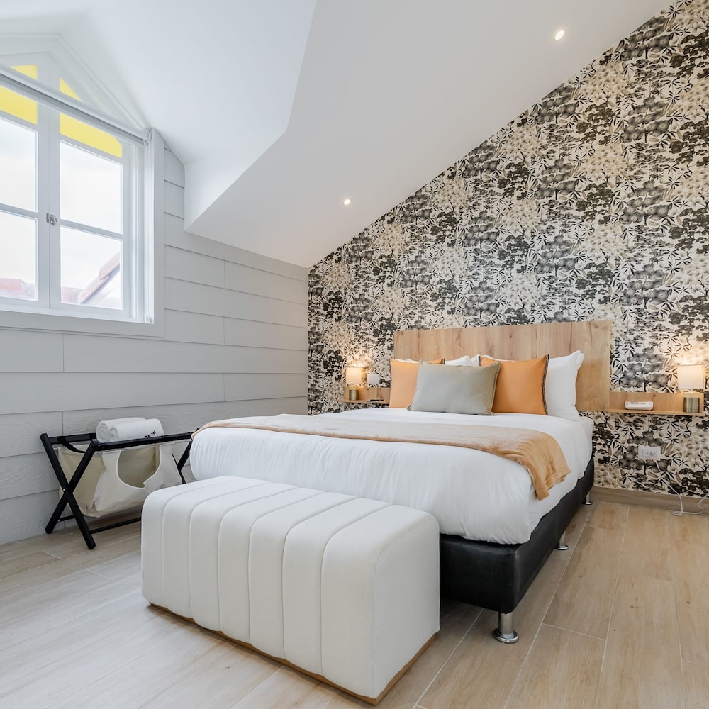 w Elegant 3BR With Modern Terrace in Panama