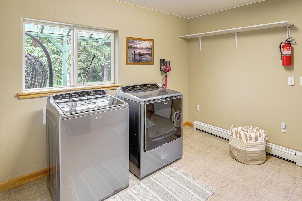 Private Hot Tub: 'enchanted Hideaway' in Lincoln!