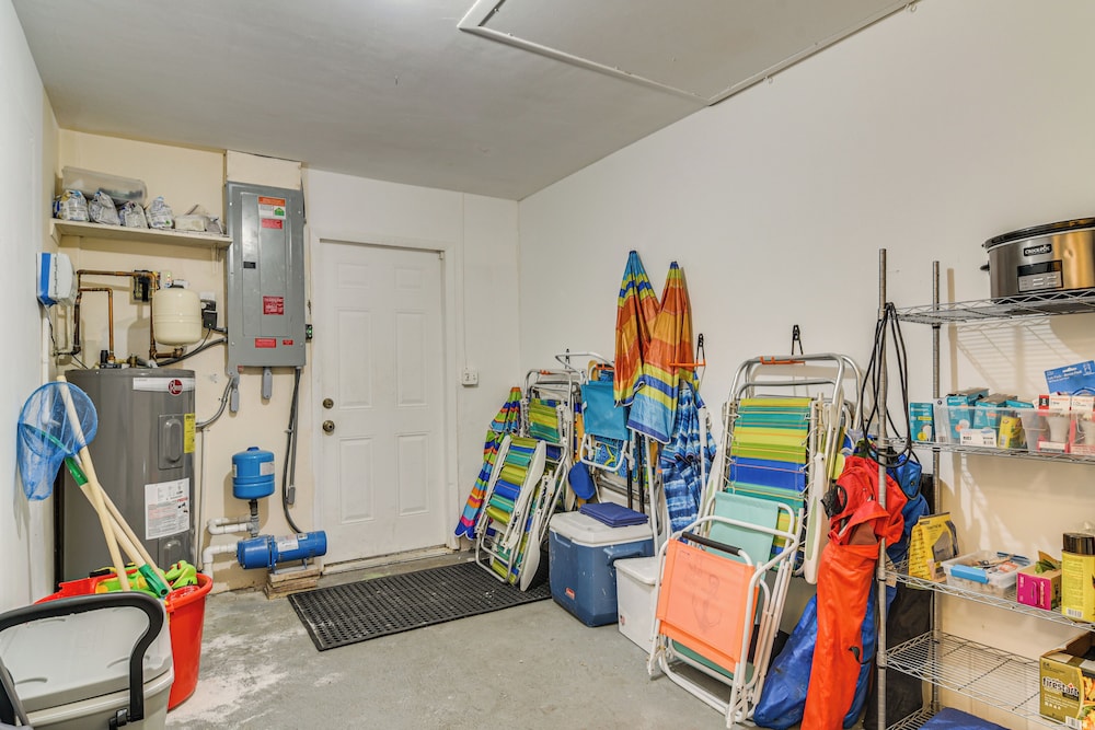 6 Mi to Clearwater Beach: Home w/ Furnished Lanai
