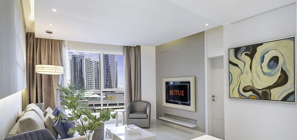 LUX The Voleo Canal View Suite