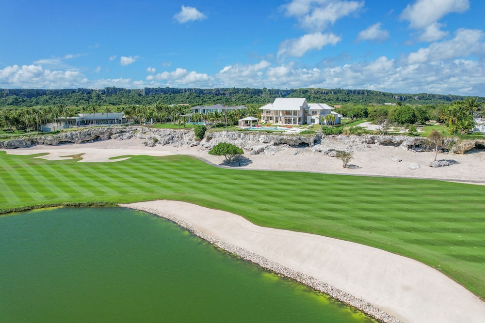 Stunning 6BR Villa With Ocean View in Cap Cana
