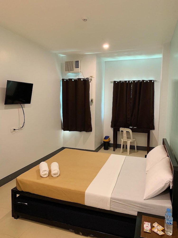 Apo Reef Travellers Hotel view 3