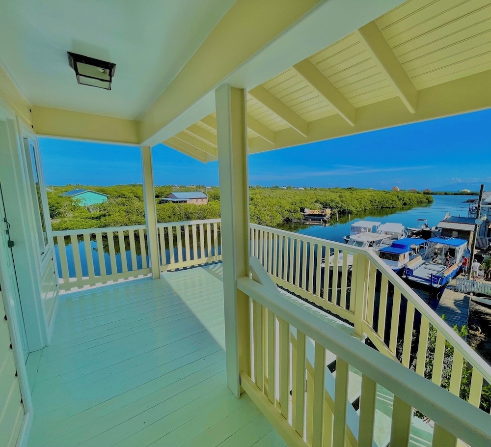 Utila Seabreeze Vacation Apartments