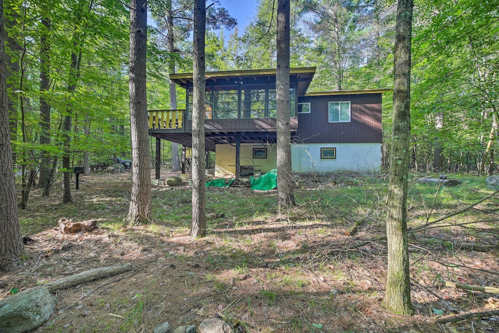 Cozy Adirondacks Cabin: Walk to Lake Eaton! view 4