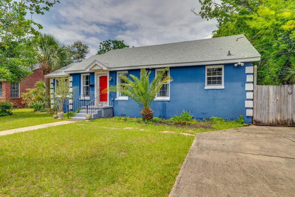 Deck & Grill: Downtown Pensacola Vacation Rental view 4