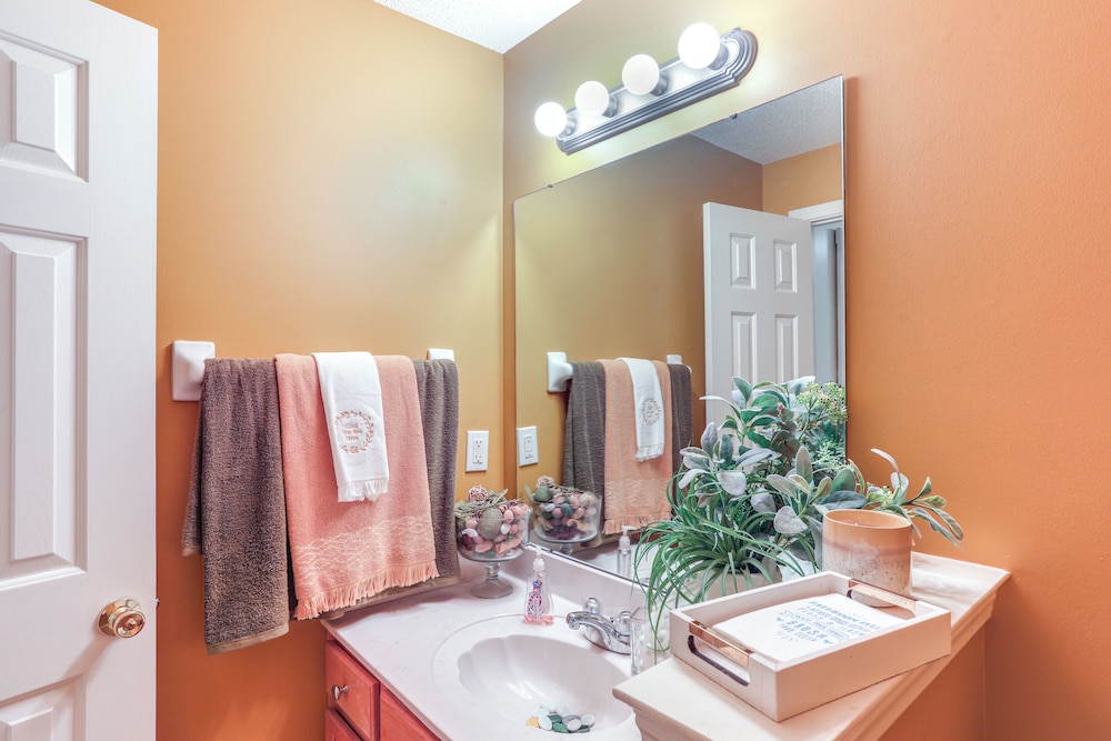2 Mi to Shelby Farms: Charming Family Home w/ Yard