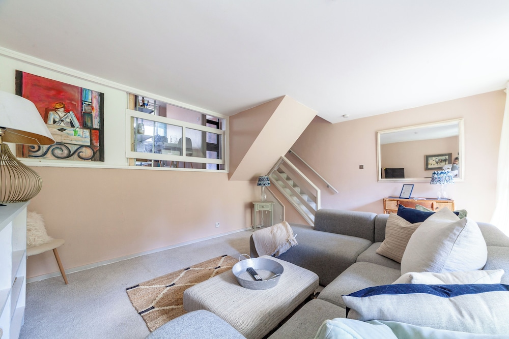 Mezzanine 3-bed In Central London