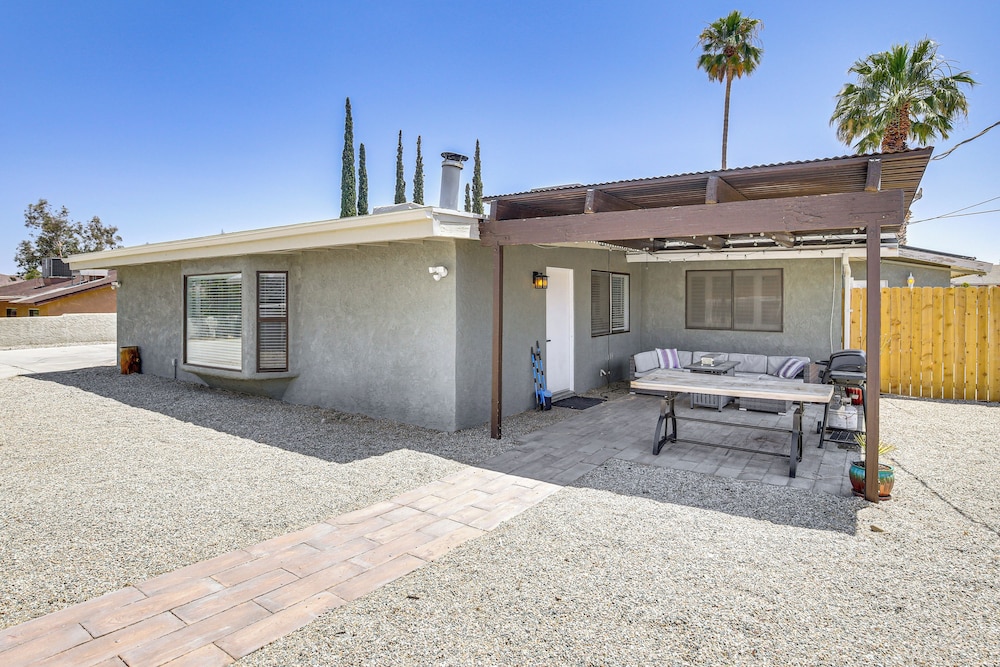9 Mi to Joshua Tree NP: Yucca Valley Home w/ Pool