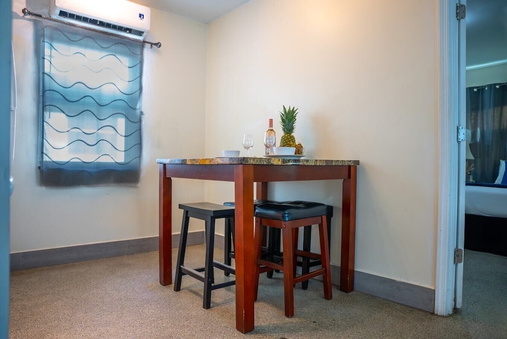 Hollywood Beach Walk, a Vacation Home in Miami view 4