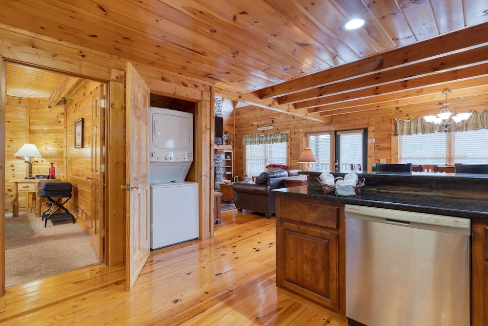 Anne s Place Cozy Cabin With Hot Tub Games Near Dollywood Attractions