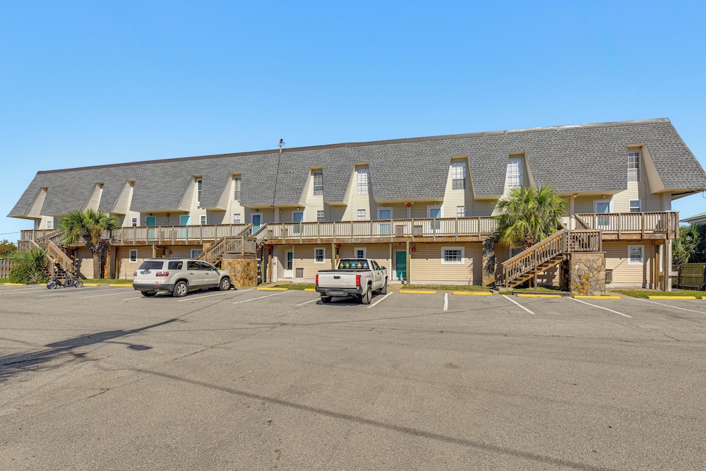 Walk to Okaloosa Island Beach: Coastal Condo!