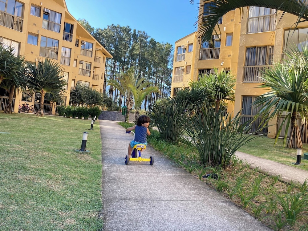 Reserva do Sahy, Condado