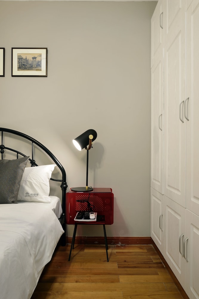 Newly Renovated 1BDR Apt Old Shanghai
