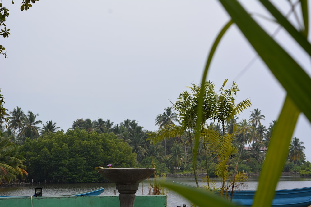 Lagoon Resort Goviyapana