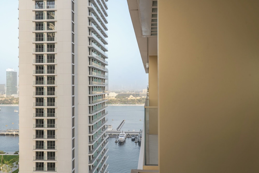 Grand Marina Bleu I Private Beach & Views I PS5 I Infinity Pool I by Skyline Serenity