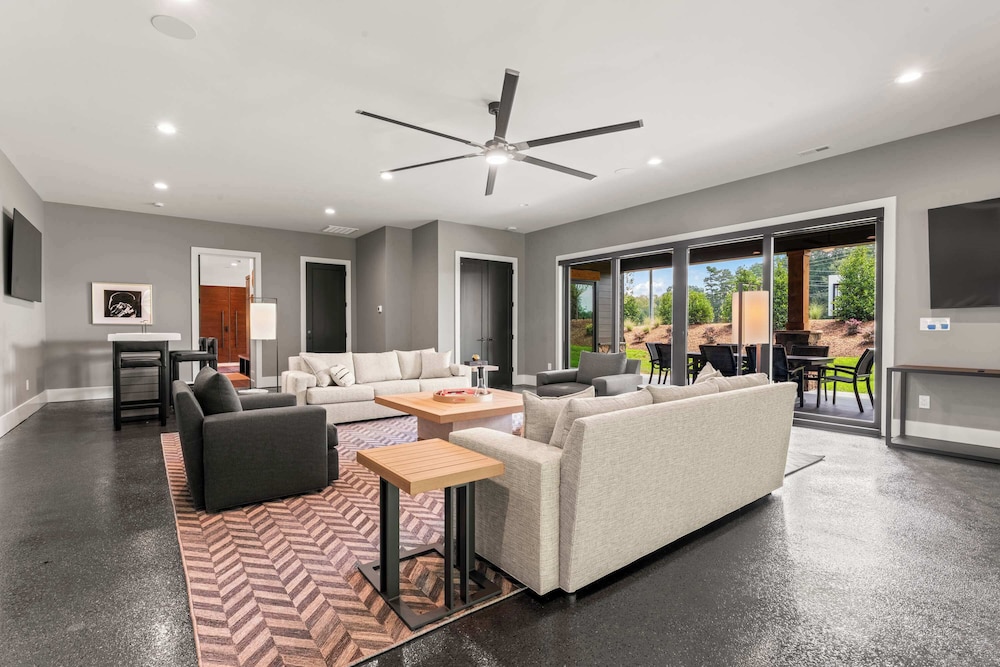 The Luxe Barn Home for 4