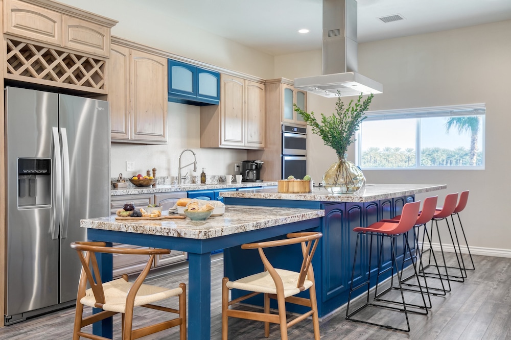 Buena Vista by Avantstay Massive Outdoor Oasis w/ Pool, Spa Firepit! - Property Image 42