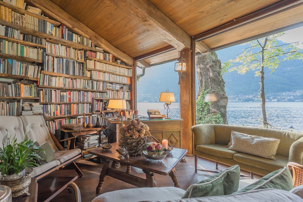 The Writer's Nest by Rent all Como