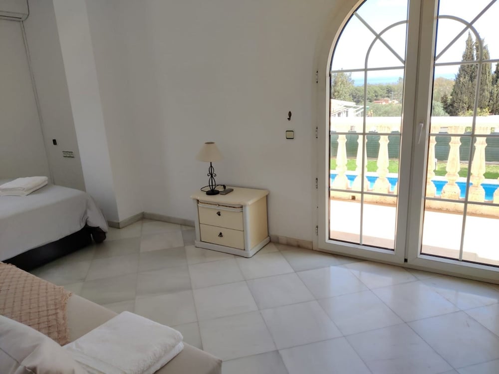 Tess Villa MMH in M Laga
