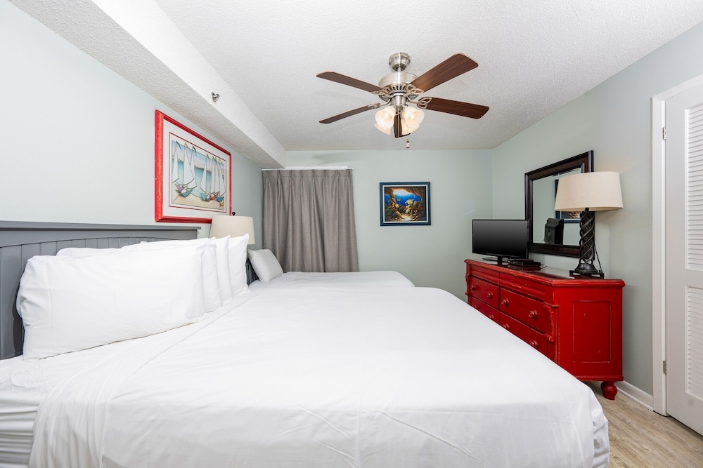 Phoenix I 1078 3 Bedroom Condo