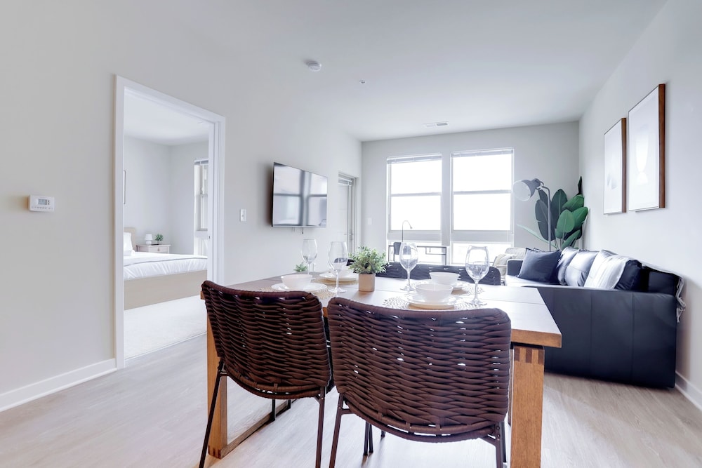 Apartment 15-Min Walk to Metro