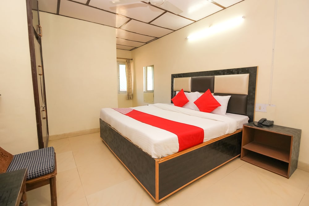 OYO 24525 Hotel Country Lodge view 2
