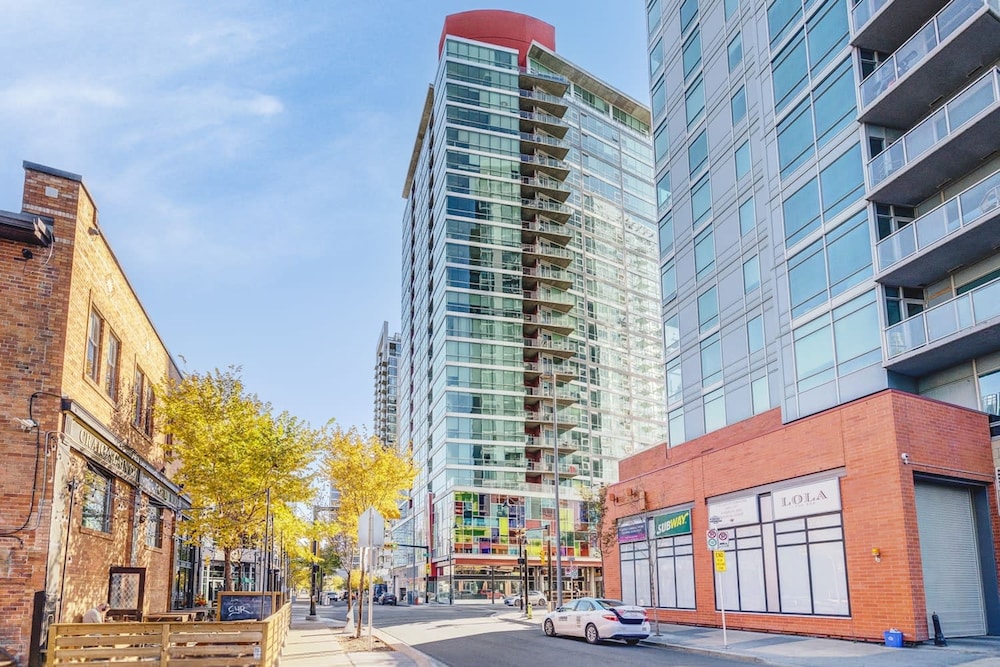 Luxury Condo Steps From Stampede Park - Image 1