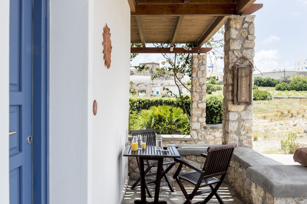 Earino Suites & Villas
