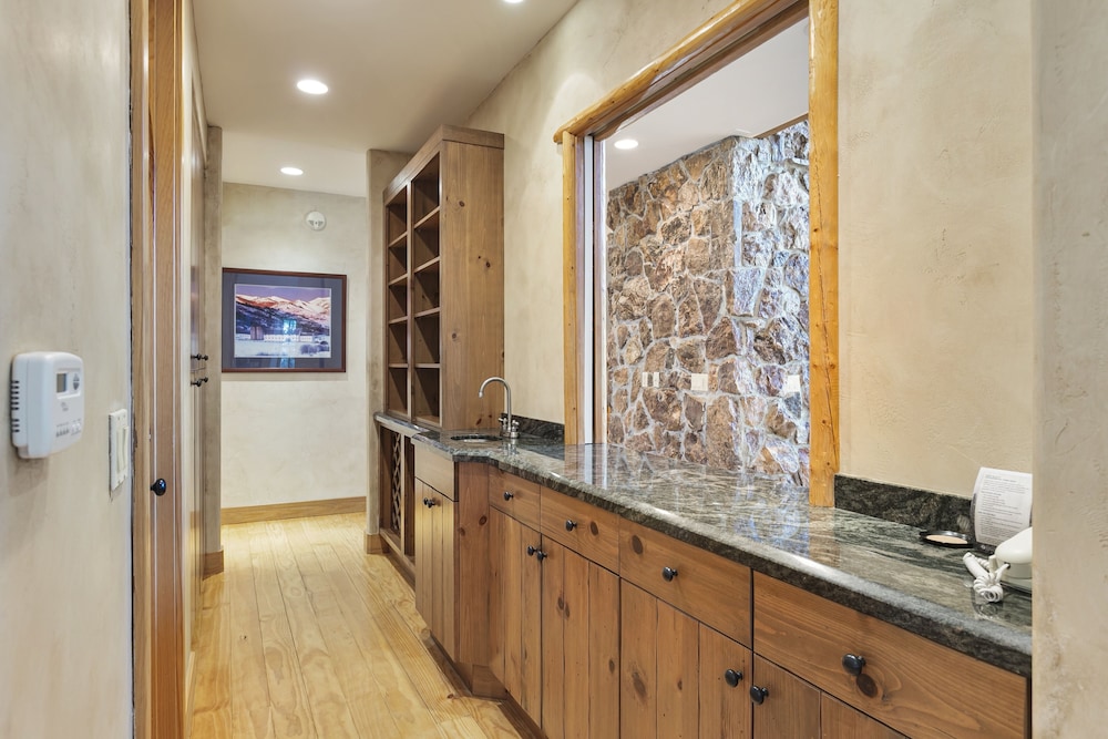 Thistle Drive Home at Deer Valley Resort - 4 Bedroom Home #3020 4 Condo