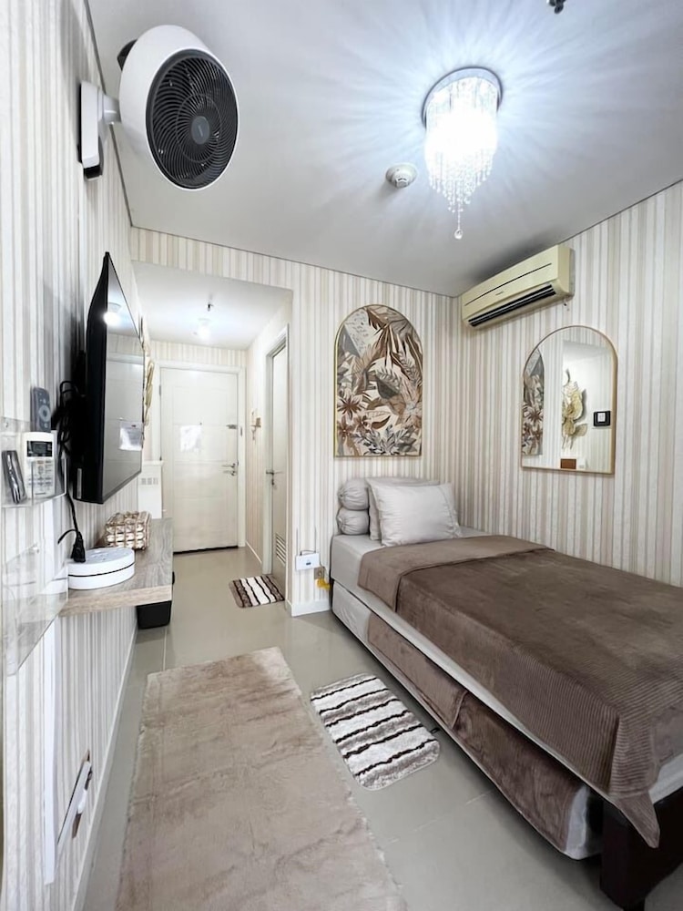 Salute de Madison Park Apartments
