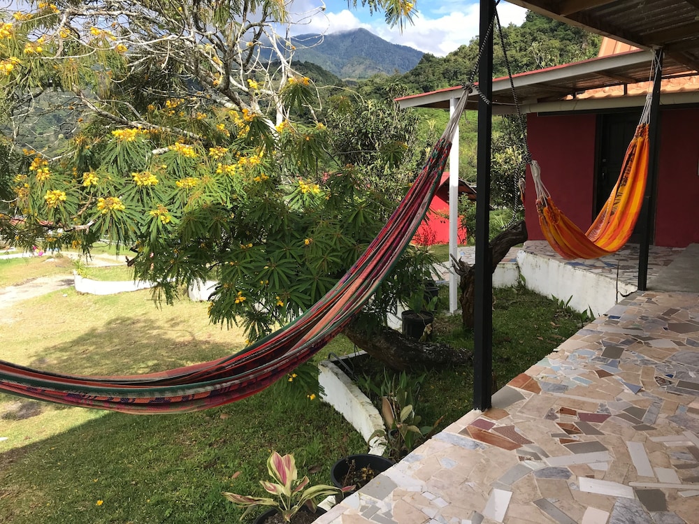 La Petite Maison Cabañas & Hostal