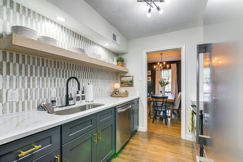 6 Mi to Shelby Farms Park: Family Home in Memphis