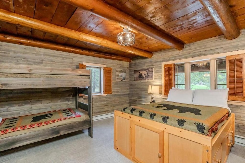 The Moose Bunkhouse