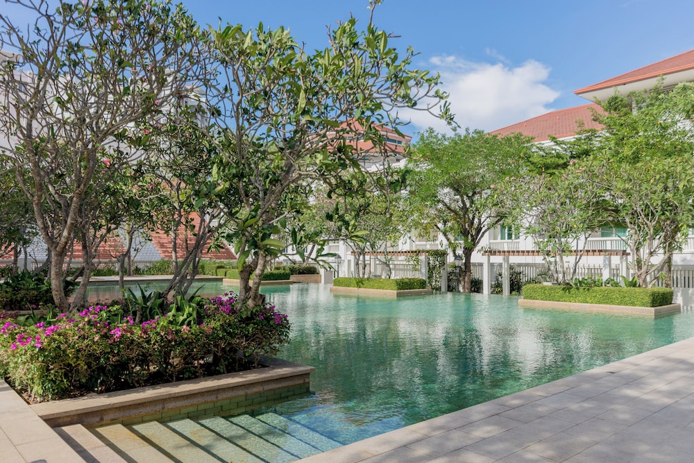 Straits Quay Waterside Suites