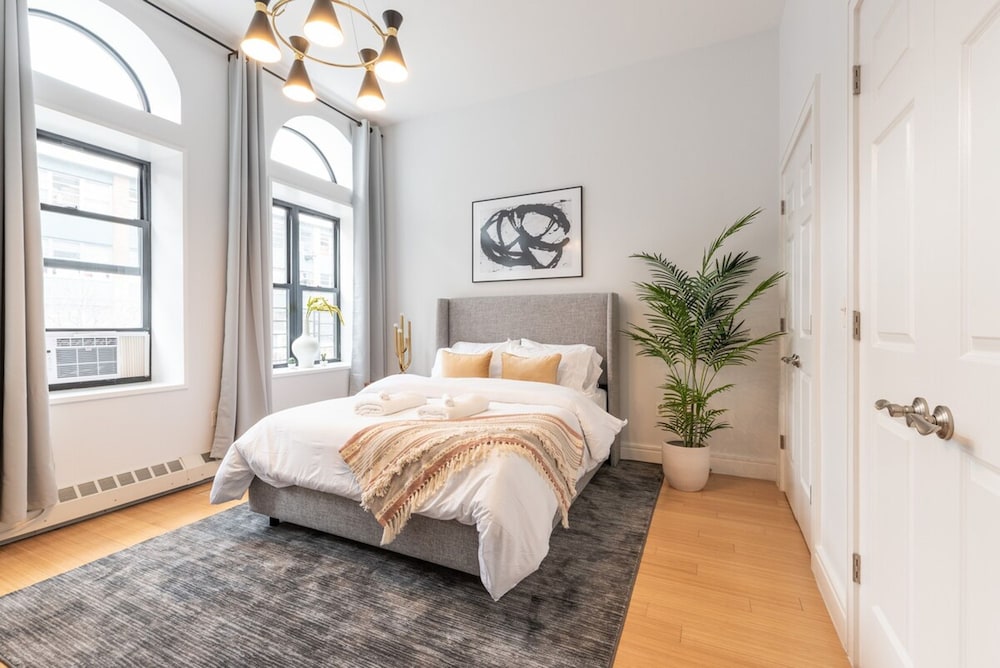 Cypress Court I by Rove Travel 2BR Harlem Apt